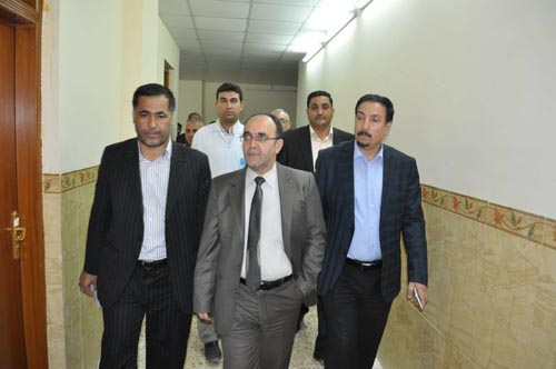 الدكتور ظامر عبد المحسن المفتش العام لوزارة الصحة يتفقد مستشفى الفرات الاوسط في الكوفة