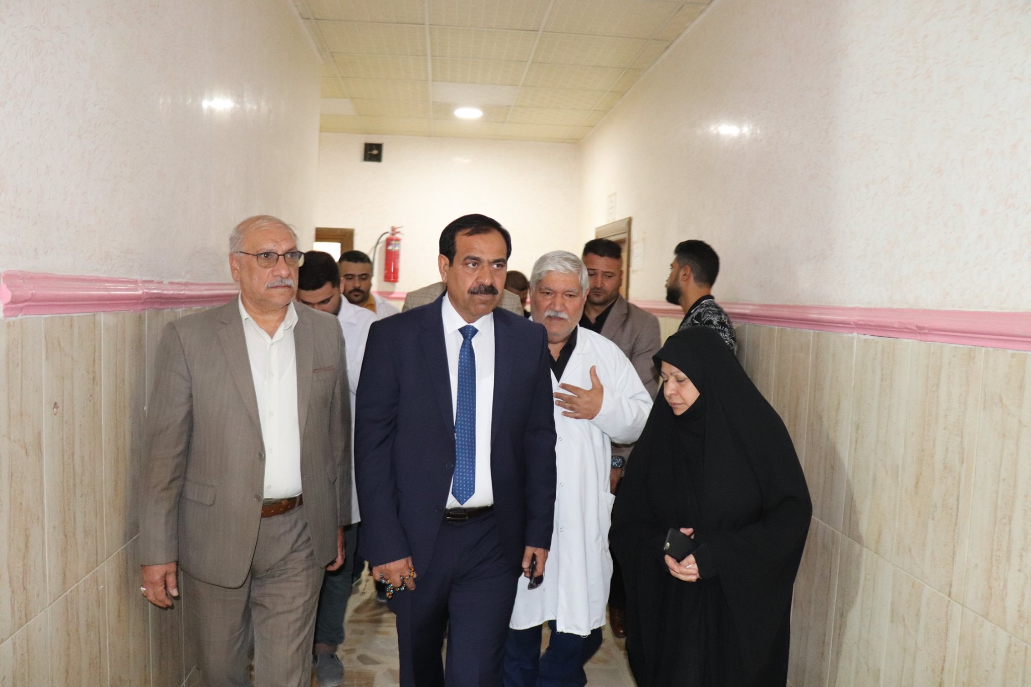 المدير العام يزور مركز طب الأسنان صحبه عضوين من مجلس المحافظة