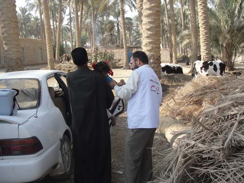 فريق صحي من مركز صحي الحيدرية يقوم بزيارة لقرية ( المعمل ) في الحيدرية